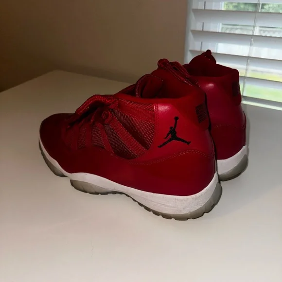 Men’s Nike Jordan 11 Win Like 96 Sneakers